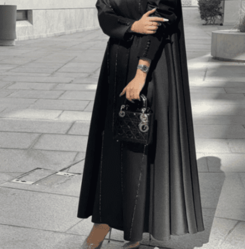 عبايات للنساء عصرية