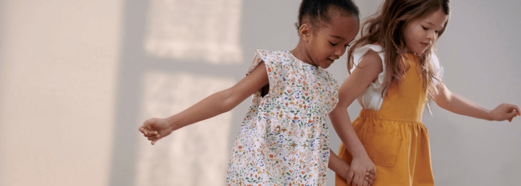 طريقة تسوق ملابس الأطفال عبر الإنترنت 2026