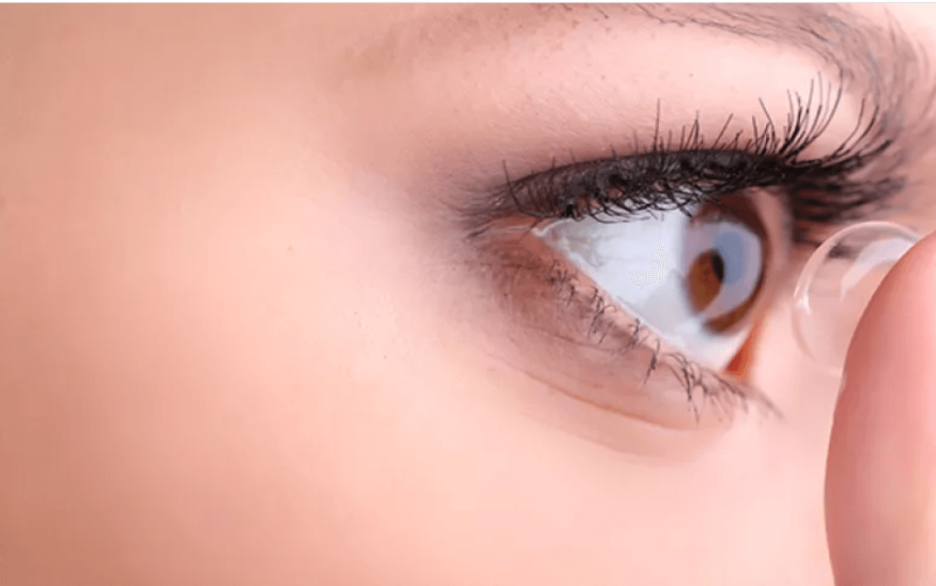 أفضل متاجر العدسات اللاصقة الملونة أونلاين 2026