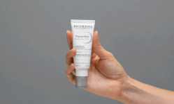 كريم بيوديرما كريم تفتيح المناطق الحساسة