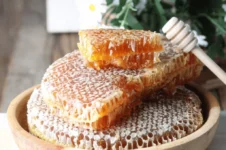 من وين اشتري عسل شمع مضمون